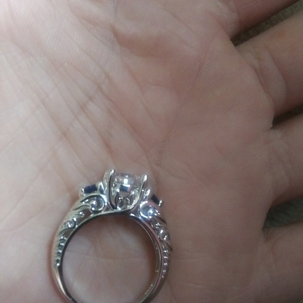 Ring - Picture 2 of 4